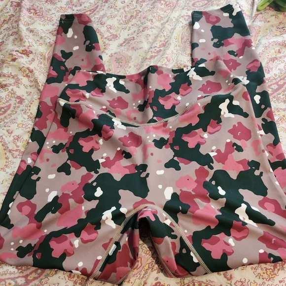 Balance Colorful Camouflage Athletic Pants Size M - Picture 2 of 4